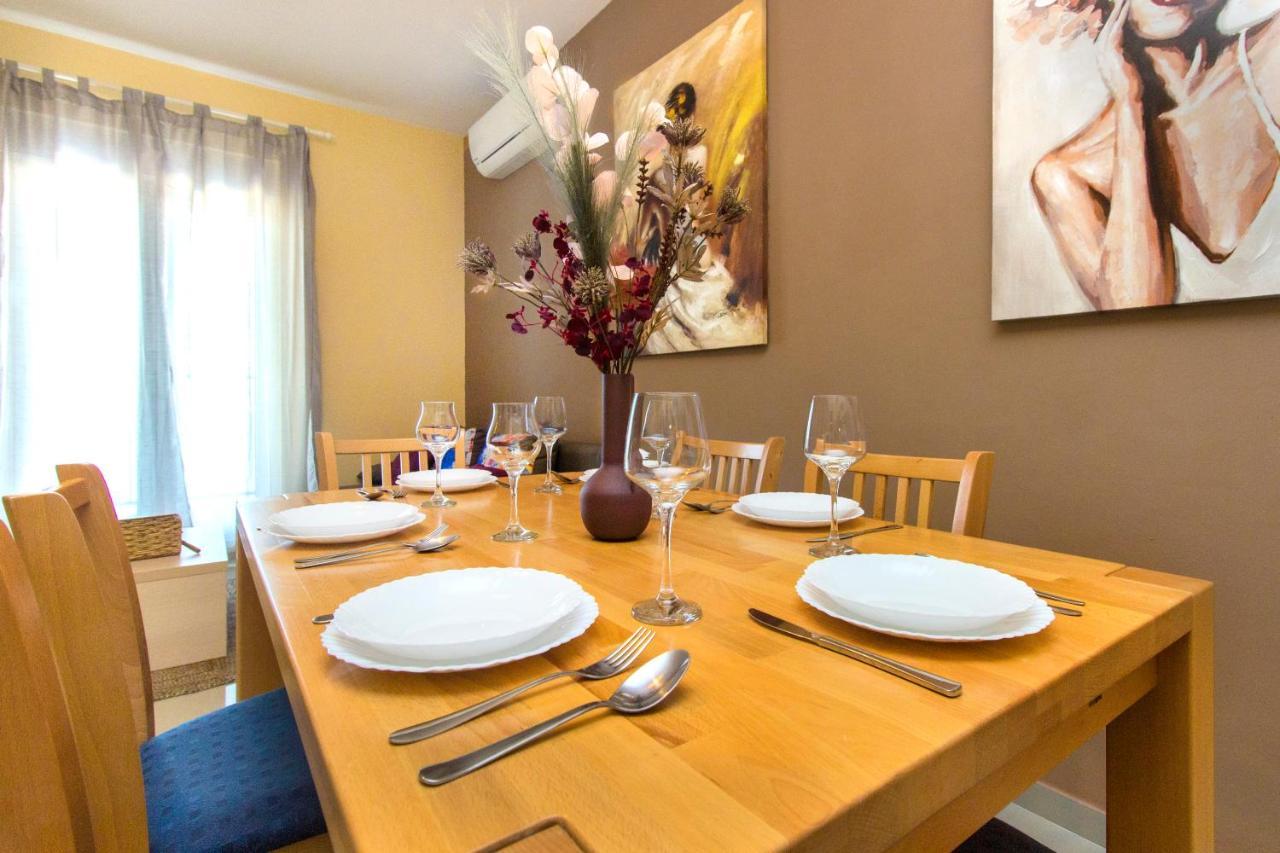 שיבניק Apartmani Nikolina Seaview מראה חיצוני תמונה