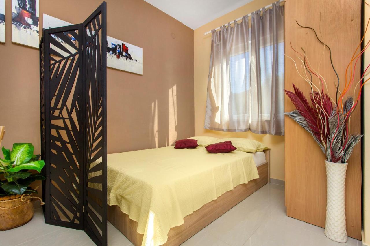 שיבניק Apartmani Nikolina Seaview מראה חיצוני תמונה