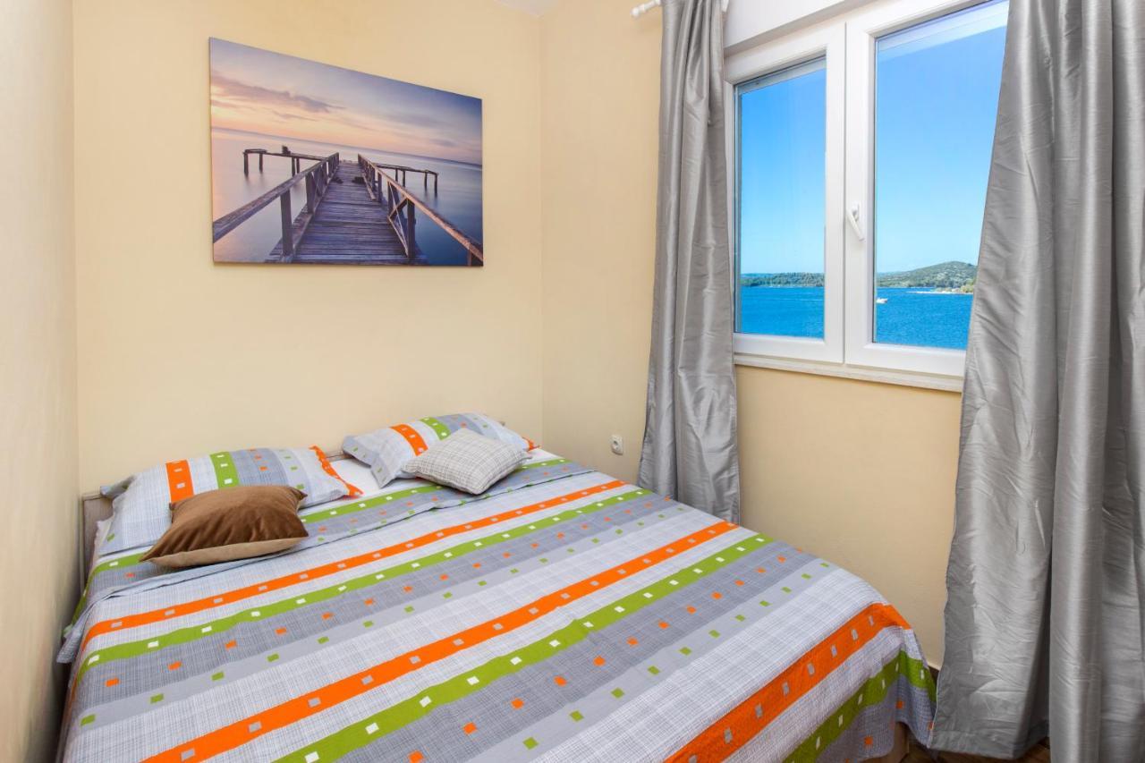 שיבניק Apartmani Nikolina Seaview מראה חיצוני תמונה