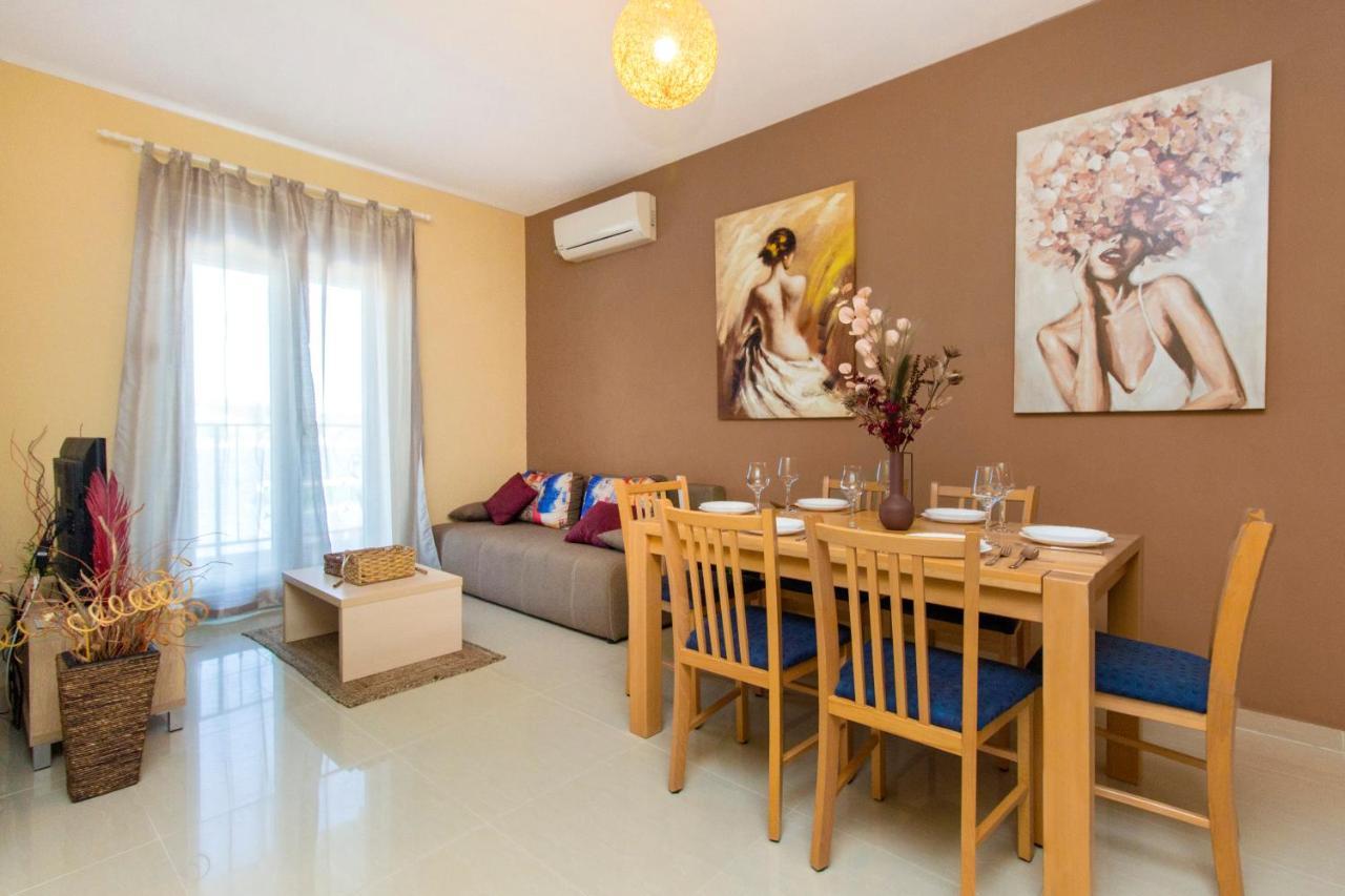 שיבניק Apartmani Nikolina Seaview מראה חיצוני תמונה